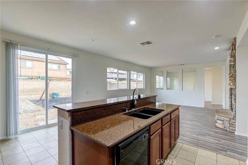 44256 Sunmist, Lancaster, California 93535 home-pic-15